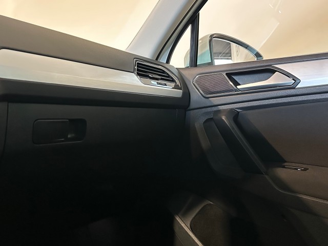 VOLKSWAGEN TIGUAN 1.4 TSI ACT HIGHL. R-LINE l CRUISE l LMV l CARPLAY l AUTOMAAT l , SK Autos, Emmen