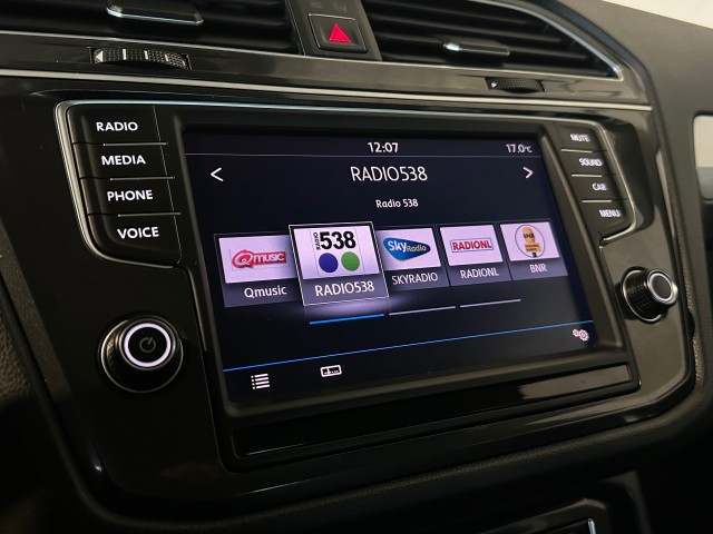 VOLKSWAGEN TIGUAN 1.4 TSI ACT HIGHL. R-LINE l CRUISE l LMV l CARPLAY l AUTOMAAT l , SK Autos, Emmen