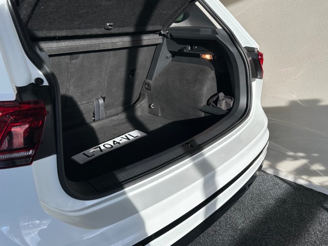 VOLKSWAGEN TIGUAN 1.4 TSI ACT HIGHL. R-LINE l CRUISE l LMV l CARPLAY l AUTOMAAT l , SK Autos, Emmen