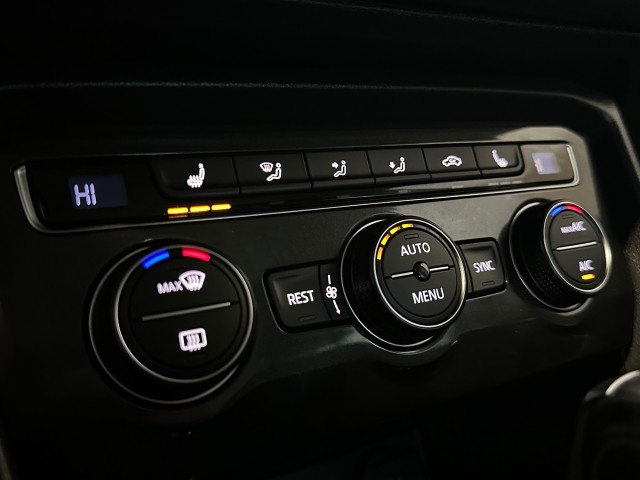 VOLKSWAGEN TIGUAN 1.4 TSI ACT HIGHL. R-LINE l CRUISE l LMV l CARPLAY l AUTOMAAT l , SK Autos, Emmen