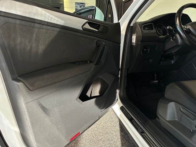 VOLKSWAGEN TIGUAN 1.4 TSI ACT HIGHL. R-LINE l CRUISE l LMV l CARPLAY l AUTOMAAT l , SK Autos, Emmen