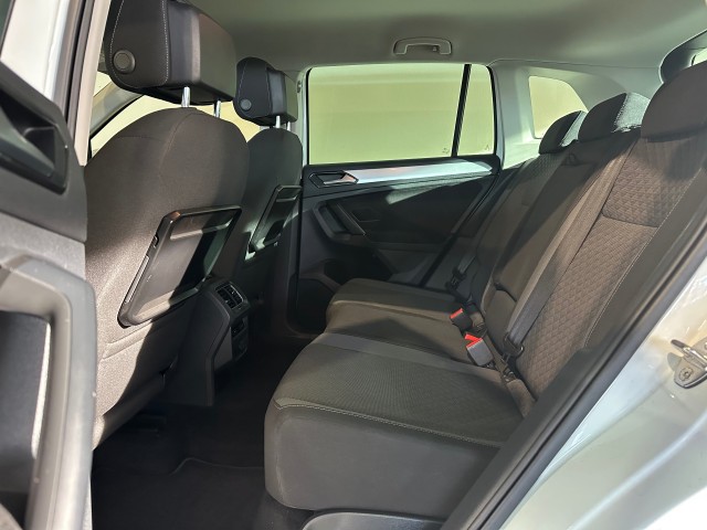 VOLKSWAGEN TIGUAN 1.4 TSI ACT HIGHL. R-LINE l CRUISE l LMV l CARPLAY l AUTOMAAT l , SK Autos, Emmen