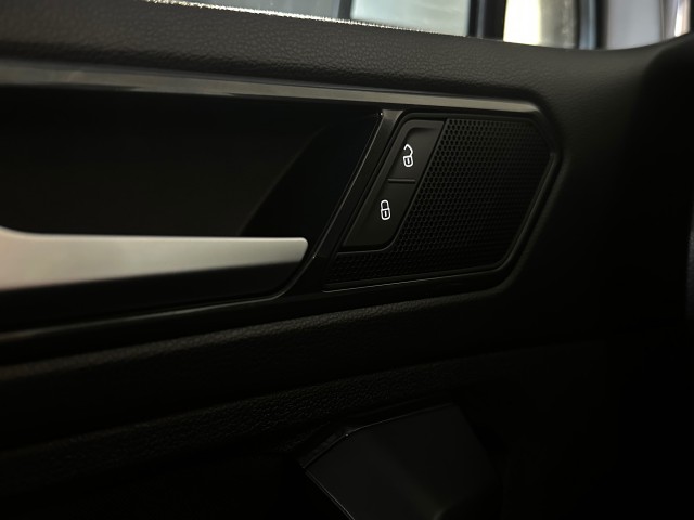 VOLKSWAGEN TIGUAN 1.4 TSI ACT HIGHL. R-LINE l CRUISE l LMV l CARPLAY l AUTOMAAT l , SK Autos, Emmen