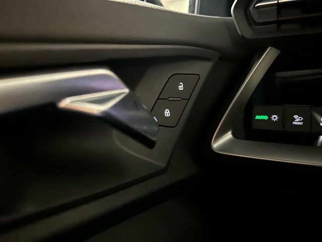 AUDI A3 30 TFSI ADV EDITION AUT. l LED l NAVI l VIRTUAL l SENSOREN l , SK Autos, Emmen