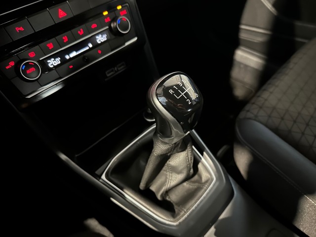 VOLKSWAGEN T-CROSS 1.0 TSI LIFE l LMV l TREKHAAK l ACC l CLIMA l NAVI l NAP l , SK Autos, Emmen