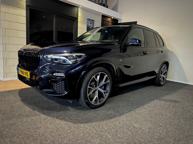 BMW X5 XDRIVE45E HIGH EXEC. M-PAKKET l LUCHTVER l PANO l 360CAM l HUD l TREKH l , SK Autos, Emmen