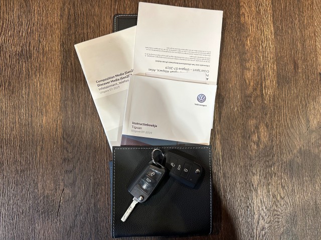 VOLKSWAGEN TIGUAN 1.5 TSI ACT CL BNS TREKHAAK l NAP l ELEK ACHTERKLEP l CLIMA l ACC l LMV l, SK Autos, Emmen