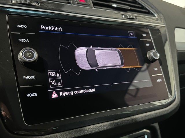 VOLKSWAGEN TIGUAN 1.5 TSI ACT CL BNS TREKHAAK l NAP l ELEK ACHTERKLEP l CLIMA l ACC l LMV l, SK Autos, Emmen