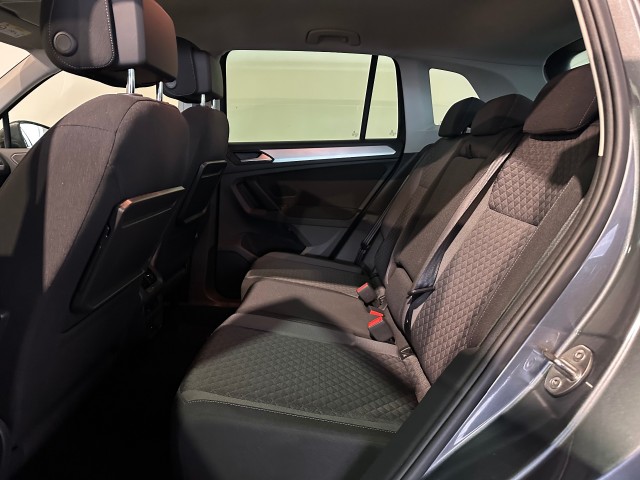 VOLKSWAGEN TIGUAN 1.5 TSI ACT CL BNS TREKHAAK l NAP l ELEK ACHTERKLEP l CLIMA l ACC l LMV l, SK Autos, Emmen