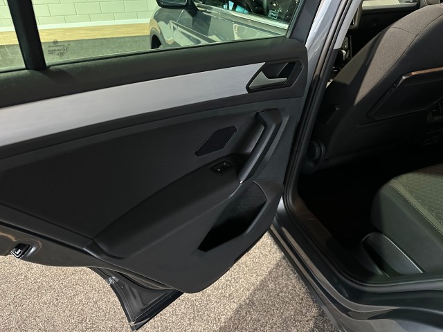 VOLKSWAGEN TIGUAN 1.5 TSI ACT CL BNS TREKHAAK l NAP l ELEK ACHTERKLEP l CLIMA l ACC l LMV l, SK Autos, Emmen
