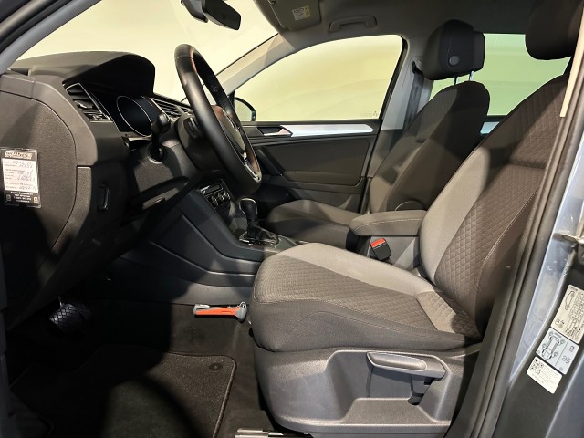 VOLKSWAGEN TIGUAN 1.5 TSI ACT CL BNS TREKHAAK l NAP l ELEK ACHTERKLEP l CLIMA l ACC l LMV l, SK Autos, Emmen