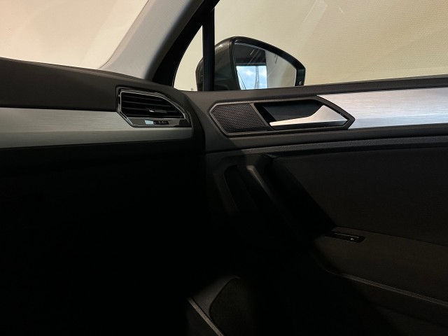 VOLKSWAGEN TIGUAN 1.5 TSI ACT CL BNS TREKHAAK l NAP l ELEK ACHTERKLEP l CLIMA l ACC l LMV l, SK Autos, Emmen