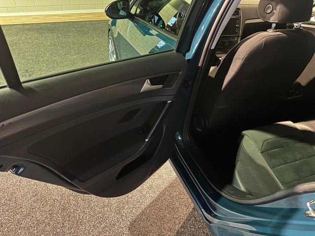 VOLKSWAGEN GOLF 1.5 TSI HIGHLINE FACELIFT l STOEL/STUURVER l LED l KACHELSTAND l PANORAMA l , SK Autos, Emmen