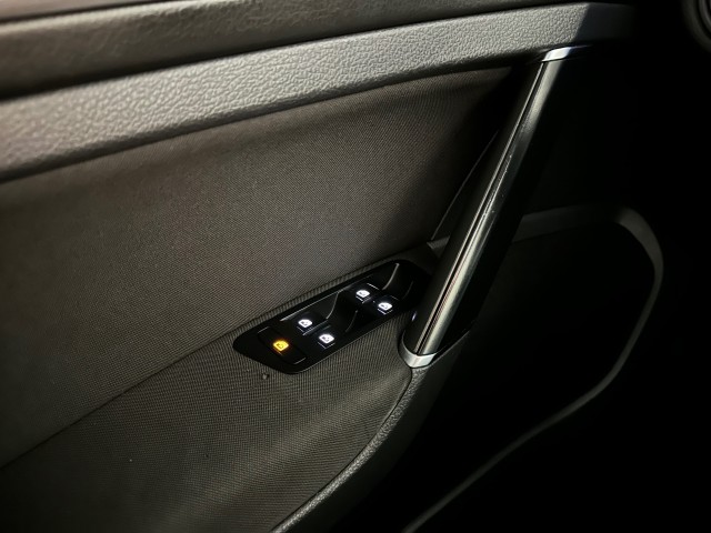 VOLKSWAGEN GOLF 1.5 TSI HIGHLINE FACELIFT l STOEL/STUURVER l LED l KACHELSTAND l PANORAMA l , SK Autos, Emmen