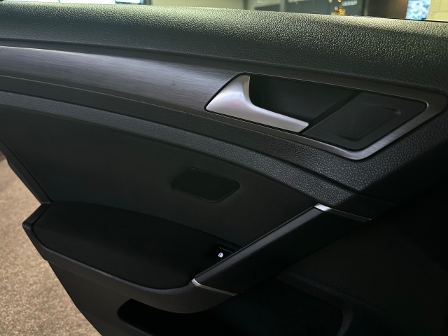 VOLKSWAGEN GOLF 1.5 TSI HIGHLINE FACELIFT l STOEL/STUURVER l LED l KACHELSTAND l PANORAMA l , SK Autos, Emmen
