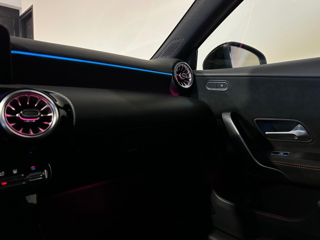 MERCEDES-BENZ A-KLASSE 250 E AMG LINE l PANORAMA l CAMERA l SFEERVERL l STOELVER l , SK Autos, Emmen