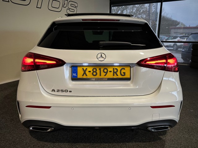 MERCEDES-BENZ A-KLASSE 250 E AMG LINE l PANORAMA l CAMERA l SFEERVERL l STOELVER l , SK Autos, Emmen