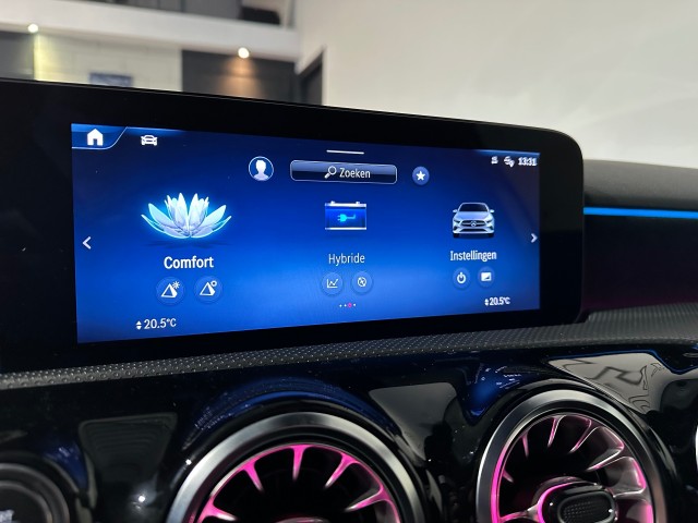 MERCEDES-BENZ A-KLASSE 250 E AMG LINE l PANORAMA l CAMERA l SFEERVERL l STOELVER l , SK Autos, Emmen