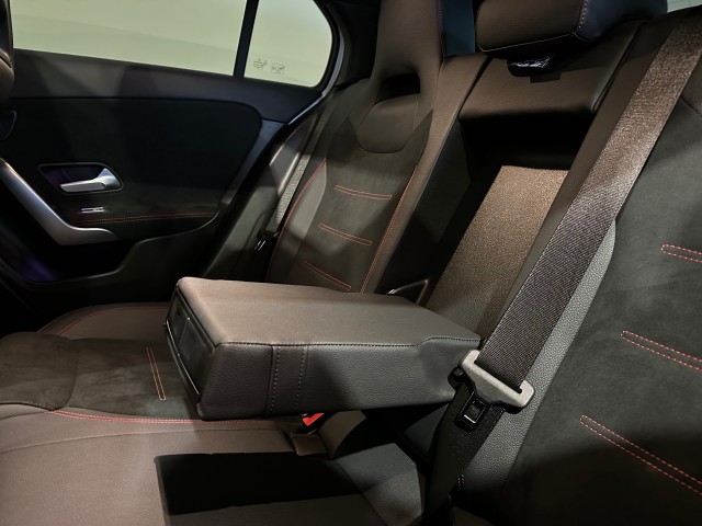 MERCEDES-BENZ A-KLASSE 250 E AMG LINE l PANORAMA l CAMERA l SFEERVERL l STOELVER l , SK Autos, Emmen