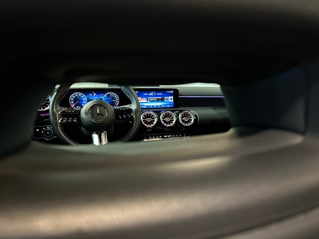 MERCEDES-BENZ A-KLASSE 250 E AMG LINE l PANORAMA l CAMERA l SFEERVERL l STOELVER l , SK Autos, Emmen