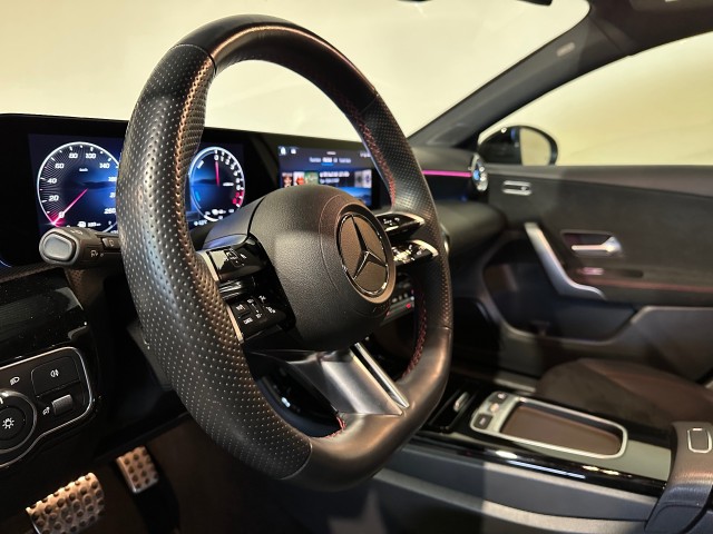 MERCEDES-BENZ A-KLASSE 250 E AMG LINE l PANORAMA l CAMERA l SFEERVERL l STOELVER l , SK Autos, Emmen
