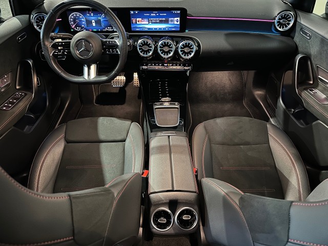 MERCEDES-BENZ A-KLASSE 250 E AMG LINE l PANORAMA l CAMERA l SFEERVERL l STOELVER l , SK Autos, Emmen