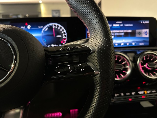 MERCEDES-BENZ A-KLASSE 250 E AMG LINE l PANORAMA l CAMERA l SFEERVERL l STOELVER l , SK Autos, Emmen