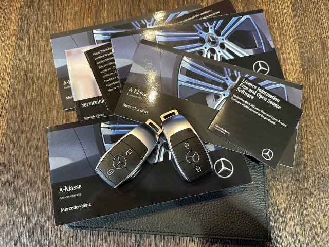 MERCEDES-BENZ A-KLASSE 250 E AMG LINE l PANORAMA l CAMERA l SFEERVERL l STOELVER l , SK Autos, Emmen