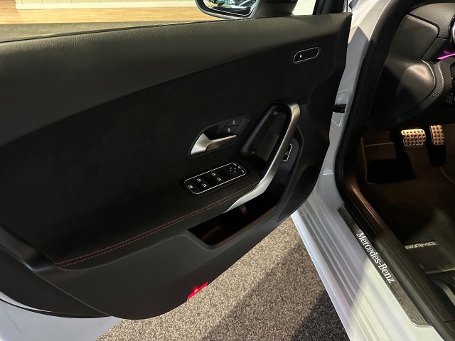 MERCEDES-BENZ A-KLASSE 250 E AMG LINE l PANORAMA l CAMERA l SFEERVERL l STOELVER l , SK Autos, Emmen