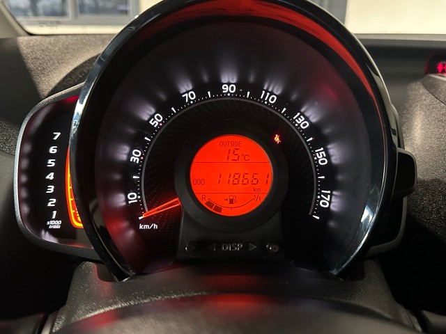 TOYOTA AYGO 1.0 VVT-I X-PLAY l NAP l AIRCO l BLUETOOTH l 5DRS l ELEK RAMEN l , SK Autos, Emmen