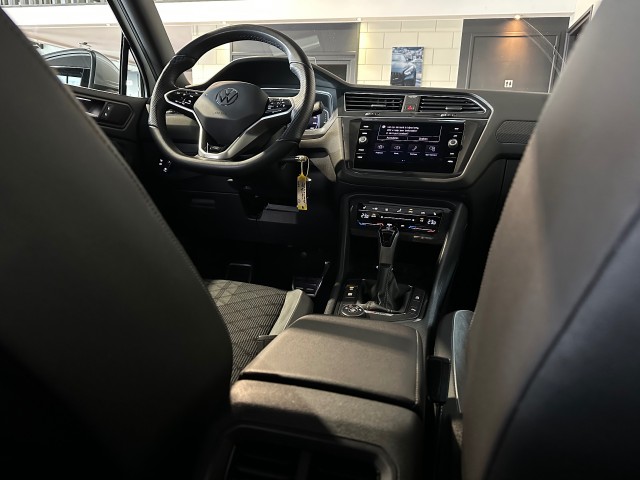 VOLKSWAGEN TIGUAN ALLSPACE 2.0 TSI 4M. HL BUS R l 7PER l HUD l PANO l IQ LIGHT l CARPLAY l STOELVERW l 190PK l , SK Autos, Emmen