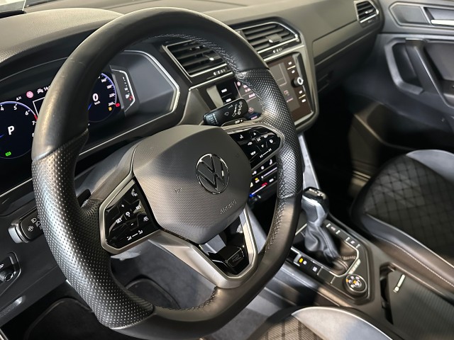 VOLKSWAGEN TIGUAN ALLSPACE 2.0 TSI 4M. HL BUS R l 7PER l HUD l PANO l IQ LIGHT l CARPLAY l STOELVERW l 190PK l , SK Autos, Emmen