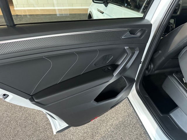 VOLKSWAGEN TIGUAN ALLSPACE 2.0 TSI 4M. HL BUS R l 7PER l HUD l PANO l IQ LIGHT l CARPLAY l STOELVERW l 190PK l , SK Autos, Emmen