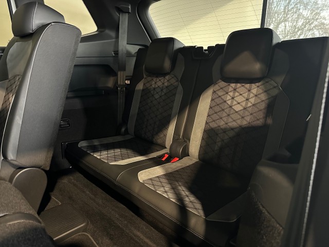 VOLKSWAGEN TIGUAN ALLSPACE 2.0 TSI 4M. HL BUS R l 7PER l HUD l PANO l IQ LIGHT l CARPLAY l STOELVERW l 190PK l , SK Autos, Emmen