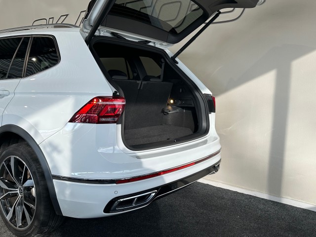 VOLKSWAGEN TIGUAN ALLSPACE 2.0 TSI 4M. HL BUS R l 7PER l HUD l PANO l IQ LIGHT l CARPLAY l STOELVERW l 190PK l , SK Autos, Emmen