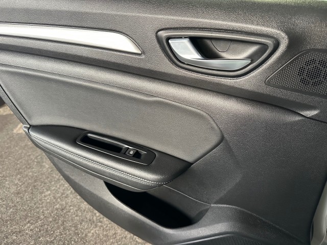 RENAULT MEGANE 1.3 TCE INTENS NAP l PANORAMA l CAMERA l HUD l STOELVERW l , SK Autos, Emmen