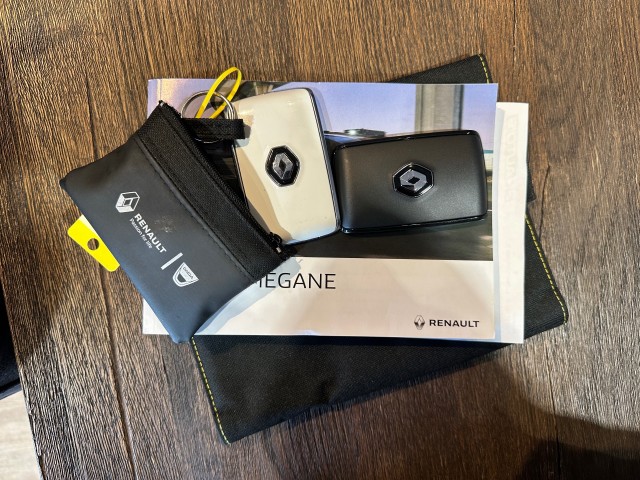 RENAULT MEGANE 1.3 TCE INTENS NAP l PANORAMA l CAMERA l HUD l STOELVERW l , SK Autos, Emmen