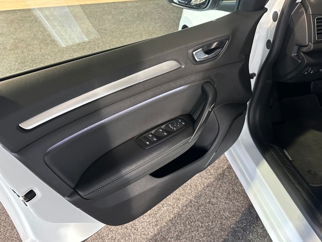 RENAULT MEGANE 1.3 TCE INTENS NAP l PANORAMA l CAMERA l HUD l STOELVERW l , SK Autos, Emmen