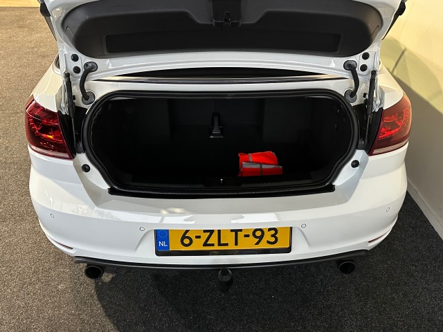 VOLKSWAGEN GOLF 2.0 GTI EDITION l 211PK l CABRIO l LMV l LEDER l NAVI l XENON l UNIEKE KM l , SK Autos, Emmen