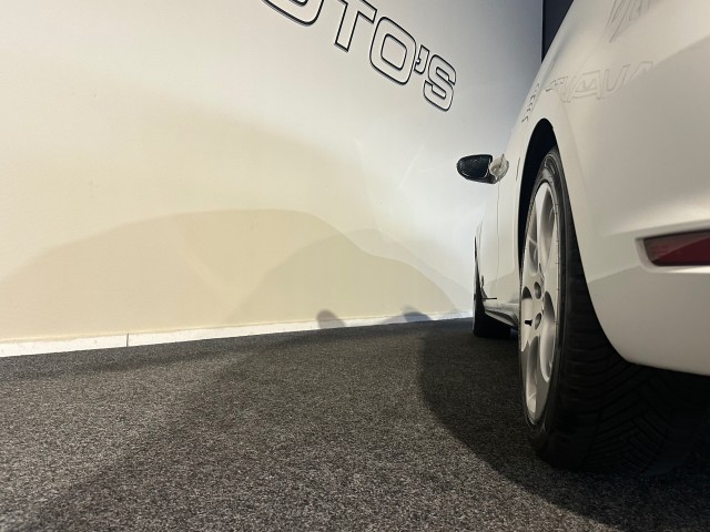 VOLKSWAGEN GOLF 2.0 GTI EDITION l 211PK l CABRIO l LMV l LEDER l NAVI l XENON l UNIEKE KM l , SK Autos, Emmen