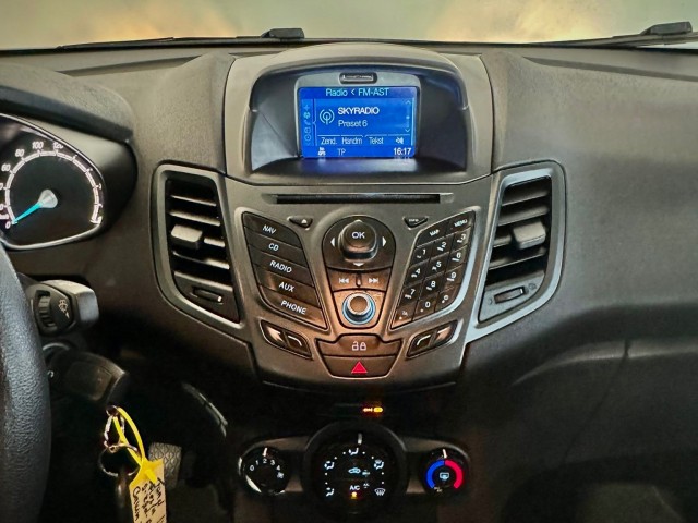 FORD FIESTA 1.0 STYLE NAP l 5DRS l AIRCO l NW DISTRI l ELEK RAMEN l , SK Autos, Emmen