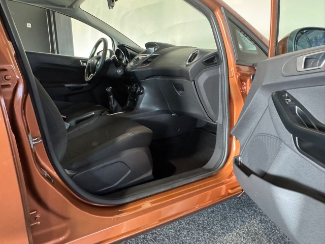FORD FIESTA 1.0 STYLE NAP l 5DRS l AIRCO l NW DISTRI l ELEK RAMEN l , SK Autos, Emmen
