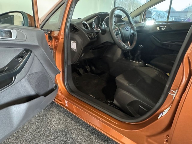 FORD FIESTA 1.0 STYLE NAP l 5DRS l AIRCO l NW DISTRI l ELEK RAMEN l , SK Autos, Emmen