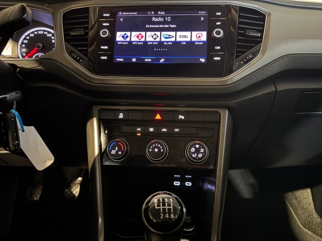 VOLKSWAGEN T-ROC 1.0 TSI STYLE l NAP l ACC l TREKHAAK l CARPLAY l LMV l , SK Autos, Emmen