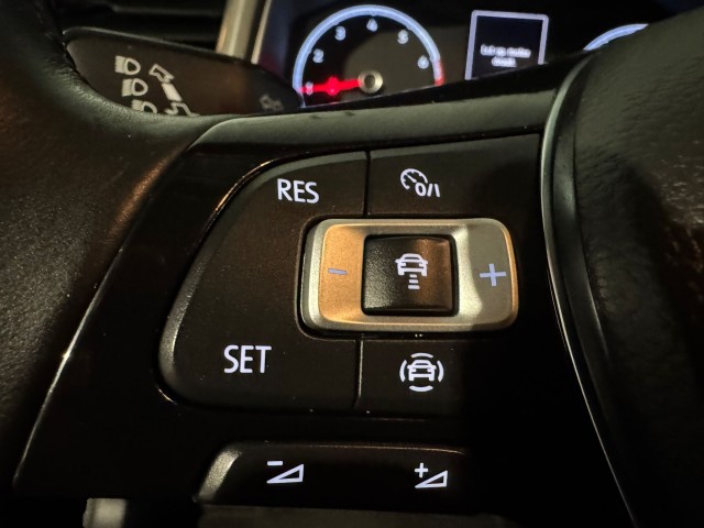 VOLKSWAGEN T-ROC 1.0 TSI STYLE l NAP l ACC l TREKHAAK l CARPLAY l LMV l , SK Autos, Emmen