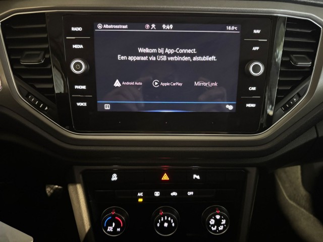 VOLKSWAGEN T-ROC 1.0 TSI STYLE l NAP l ACC l TREKHAAK l CARPLAY l LMV l , SK Autos, Emmen