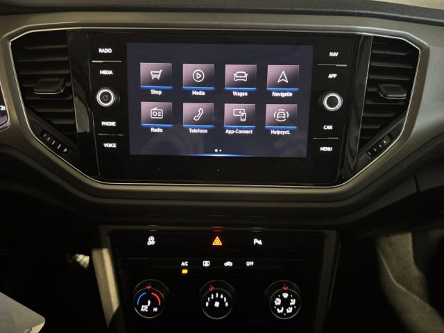 VOLKSWAGEN T-ROC 1.0 TSI STYLE l NAP l ACC l TREKHAAK l CARPLAY l LMV l , SK Autos, Emmen