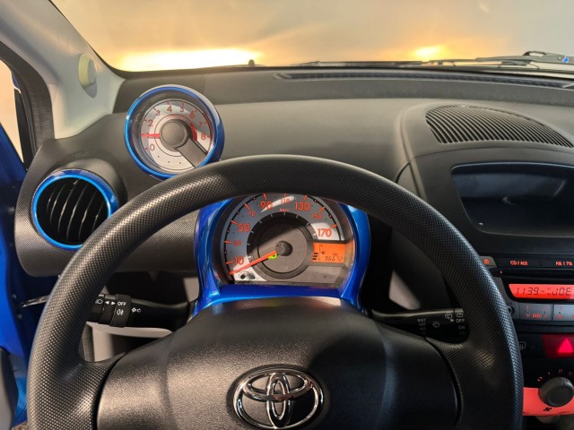 TOYOTA AYGO 1.0-12V DYNAMIC BLUE NAP l 5DRS l LMV l AIRCO l , SK Autos, Emmen