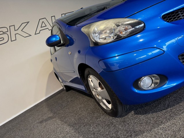TOYOTA AYGO 1.0-12V DYNAMIC BLUE NAP l 5DRS l LMV l AIRCO l , SK Autos, Emmen