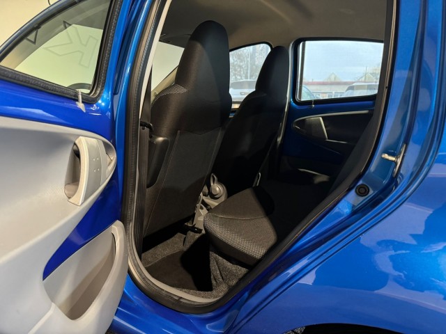 TOYOTA AYGO 1.0-12V DYNAMIC BLUE NAP l 5DRS l LMV l AIRCO l , SK Autos, Emmen